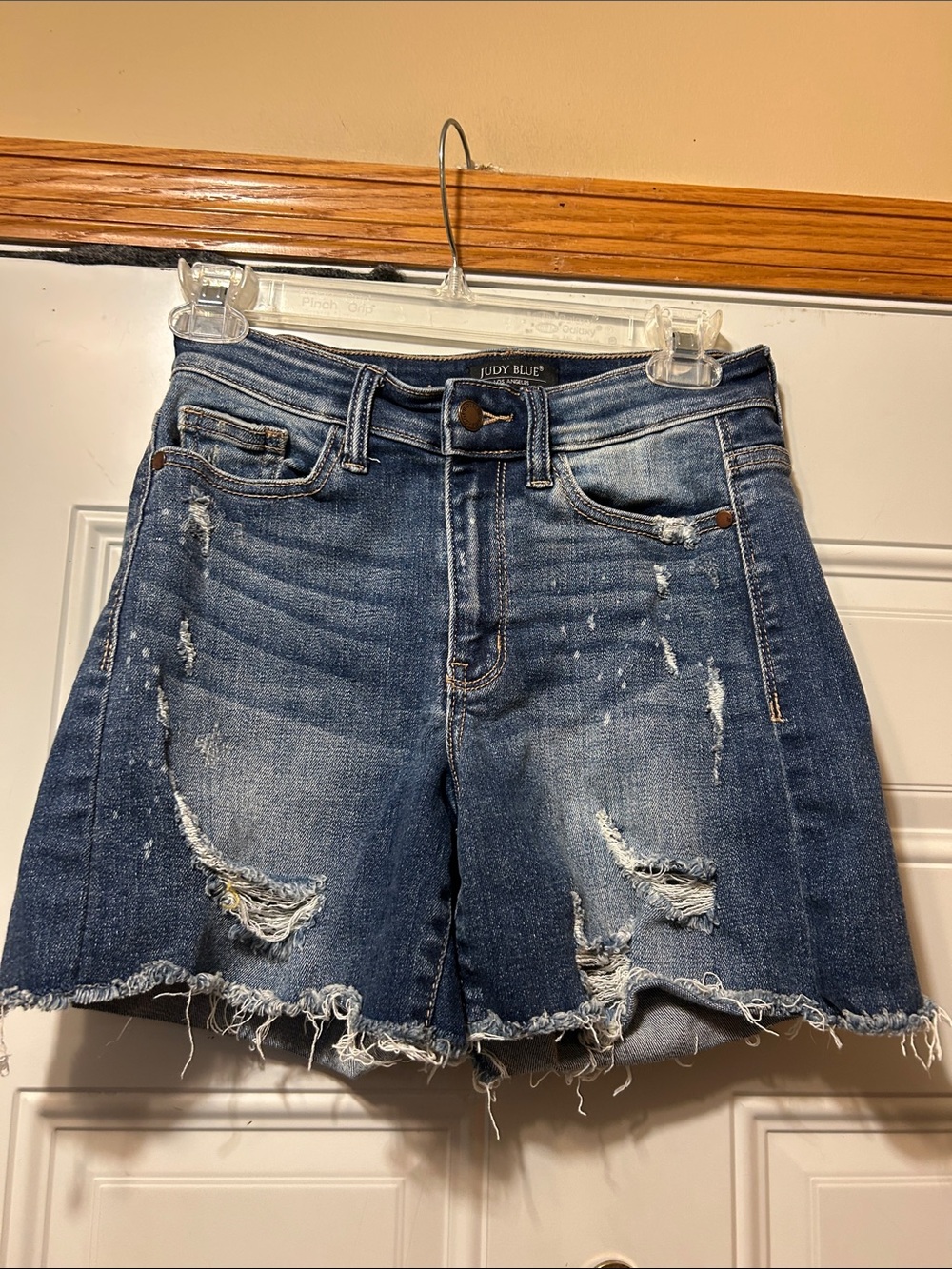 Judy Blue Frayed Distressed Mid-Rise Denim Shorts — Dark Blue Wash S